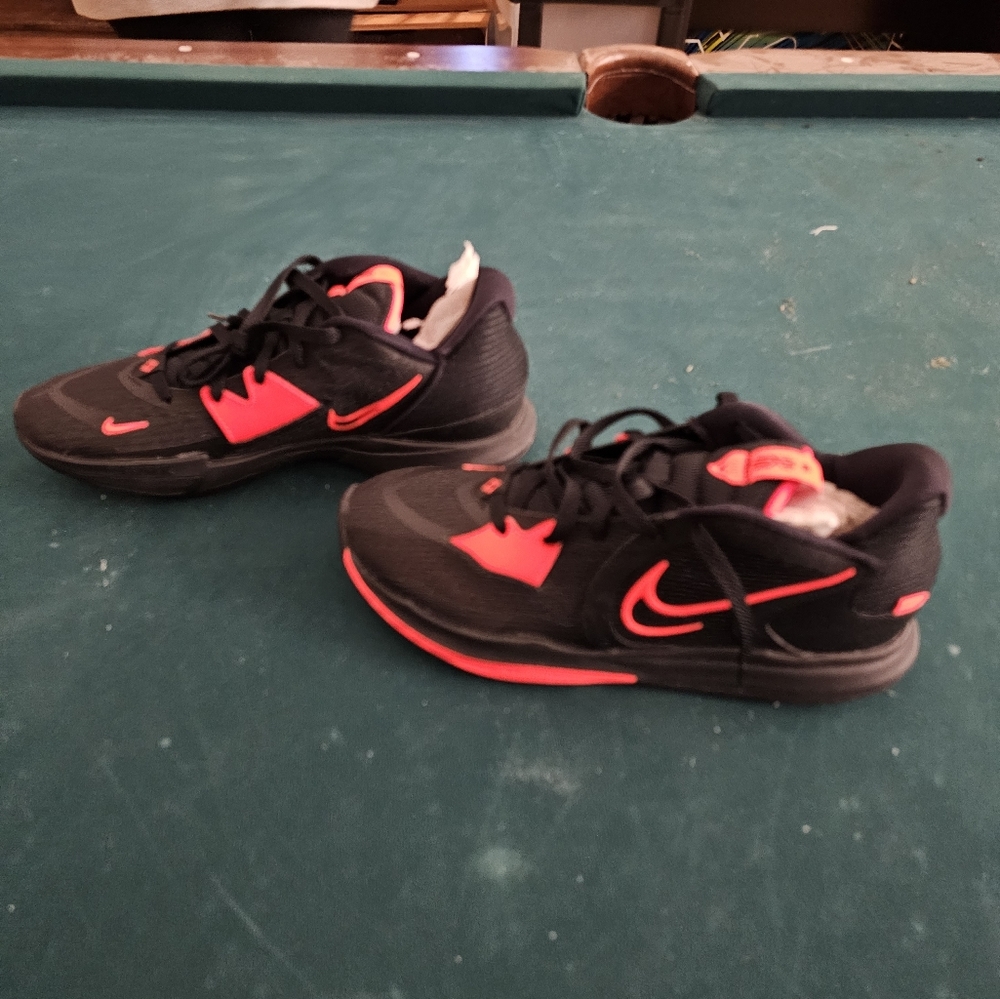 Kyrie flytrap shoes